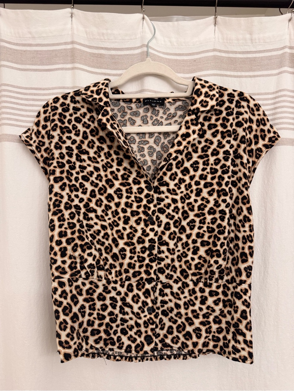 Pleione Print Short Sleeve V-Neck Top - Beige/Black